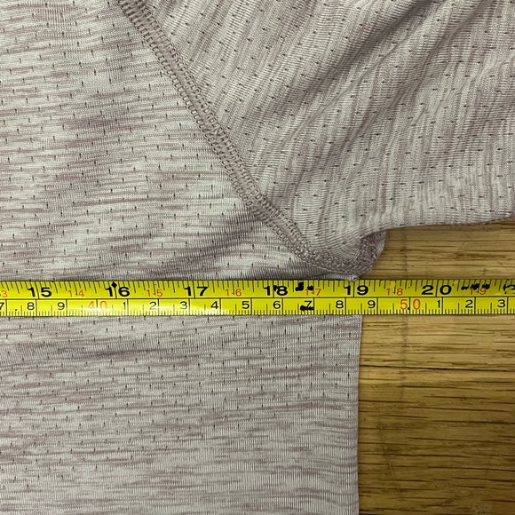 Men’s medium Rhone workout short sleeve shirt - Picture 6 of 6